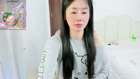 strawberry_loveee online show from February 10, 5:05 pm