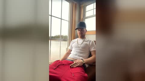 strokinbytheocean online show from March 31, 2:06 pm