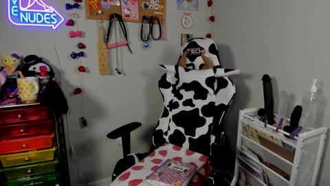 Strwbby online show from February 17, 5:17 am