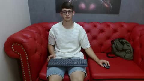 stuart_white online show from October 2, 7:45 pm