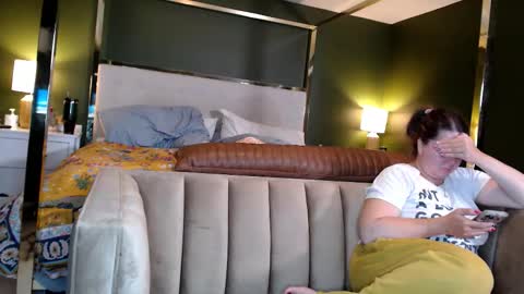 Snapshot of suburbanmoxxxie chatting on October 12, 7:45 am Suburban Moxxxie online show from October 12, 7:45 am