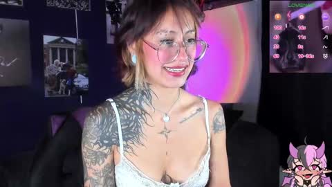 Snapshot of succubus_girl_ chatting on September 15, 3:46 pm Alexy online show from September 15, 3:46 pm