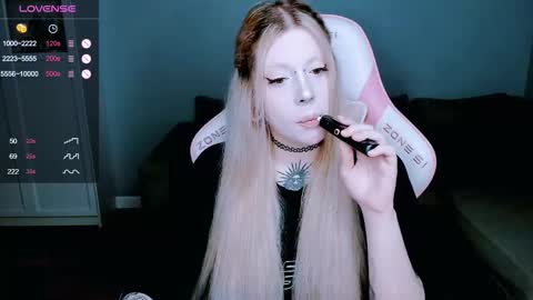 Snapshot of succubus_leslie chatting on October 15, 11:48 pm succubus_leslie online show from October 15, 11:48 pm