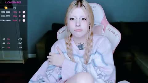 Snapshot of succubus_leslie chatting on October 5, 1:03 am succubus_leslie online show from October 5, 1:03 am