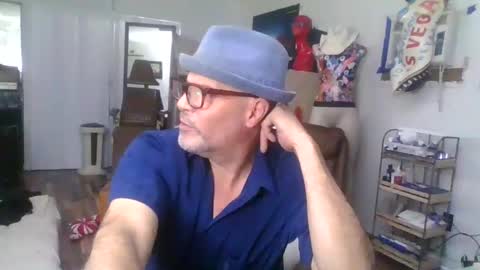 Snapshot of suckitu812 chatting on February 13, 8:06 am SUCKITU812 online show from February 13, 8:06 am