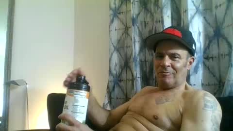 Snapshot of suckitu812 chatting on December 7, 7:43 am SUCKITU812 online show from December 7, 7:43 am