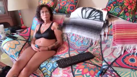 suenixon online show from November 11, 3:36 pm