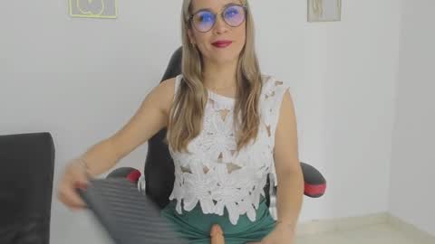 Snapshot of sugar_milff chatting on September 27, 2:26 pm sugar_milff online show from September 27, 2:26 pm