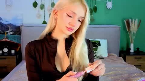 sugarwhisper online show from March 4, 4:15 pm