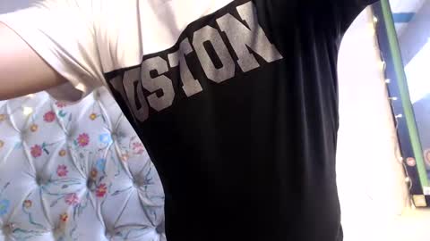 suggabrown_ online show from March 10, 7:18 pm