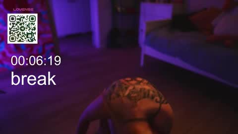Snapshot of suk_ki chatting on September 20, 4:04 am Lika ginger  Jessy blond   online show from September 20, 4:04 am