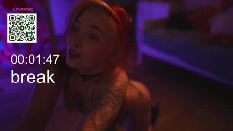 Snapshot of suk_ki chatting on October 17, 3:10 am Lika ginger  Jessy blond   online show from October 17, 3:10 am