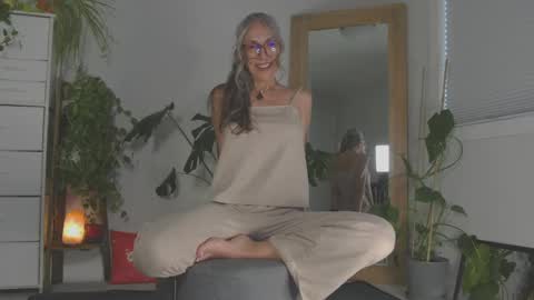 Hi Im Sunnie - Next show Friday August 1 online show from May 8, 10:26 pm
