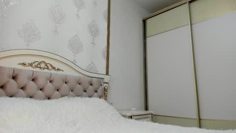 Vanessa online show from April 2, 5:15 am