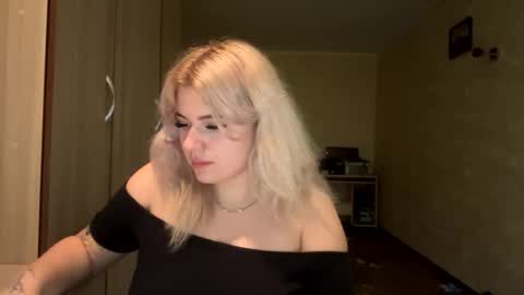 sunshinyflash online show from December 1, 6:17 pm