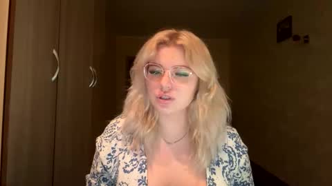 sunshinyflash online show from November 11, 5:15 pm