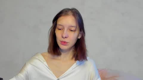 Una online show from February 8, 4:05 am