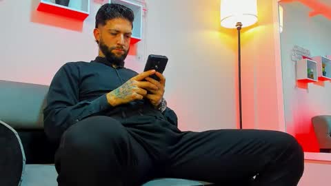 supreme_alpha_ online show from November 30, 8:27 pm