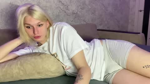 Snapshot of susan228 chatting on October 18, 8:24 pm Vladiva online show from October 18, 8:24 pm