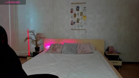 Annie online show from March 11, 6:30 am