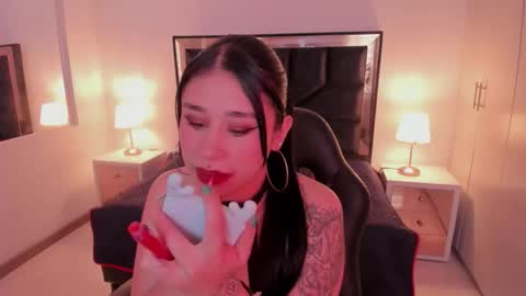 susanvilla online show from November 6, 7:39 pm