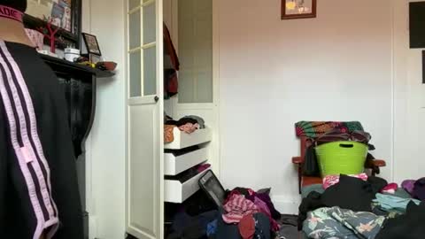 suzie stardust online show from April 3, 4:52 am