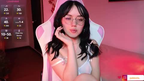 Snapshot of suzumi_ chatting on December 6, 10:00 am Jadde  online show from December 6, 10:00 am