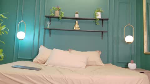 Suzy online show from February 24, 10:35 pm