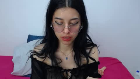 sweet_cloe444 online show from May 9, 3:23 am
