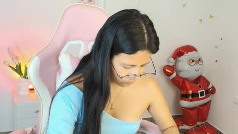 sweet_dania_ online show from March 5, 8:56 am