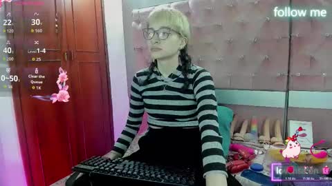  emmili  online show from December 22, 12:01 pm