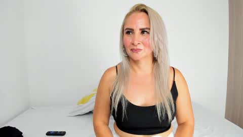 sweet_flower_yb online show from April 1, 9:45 pm