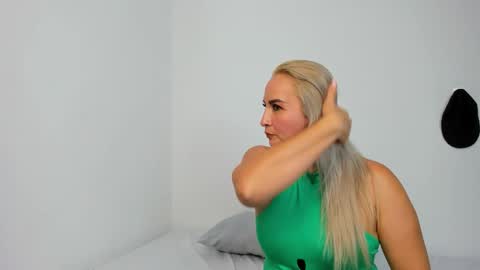 sweet_flower_yb online show from March 19, 9:20 pm