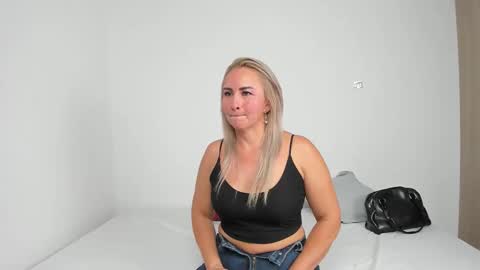 sweet_flower_yb online show from March 12, 9:51 pm