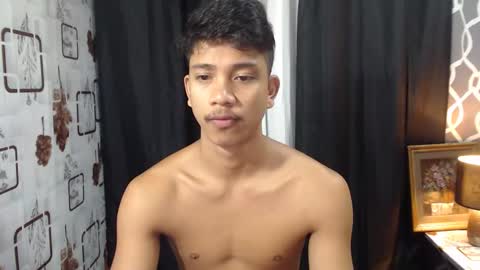 sweet_guyxx online show from October 8, 6:08 am