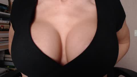 Jen online show from November 12, 8:05 am