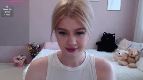 sweet_nicole_333 online show from September 19, 9:24 am