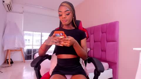 Snapshot of sweet_stacie chatting on February 18, 1:11 pm sweet_stacie online show from February 18, 1:11 pm