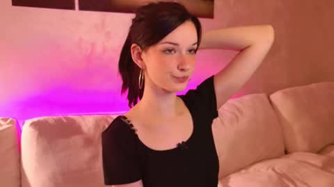 sweet_strawber_ online show from September 28, 9:35 pm