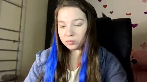 Snapshot of sweetalissa18 chatting on December 17, 10:43 pm sweetalissa18 online show from December 17, 10:43 pm