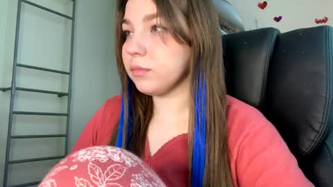 Snapshot of sweetalissa18 chatting on February 17, 11:44 am sweetalissa18 online show from February 17, 11:44 am