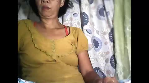 Snapshot of sweetbella24 chatting on October 10, 2:12 pm im anne online show from October 10, 2:12 pm