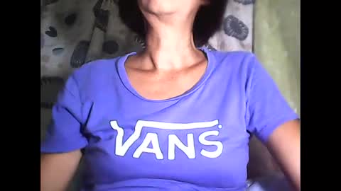 Snapshot of sweetbella24 chatting on October 1, 11:42 am im anne online show from October 1, 11:42 am