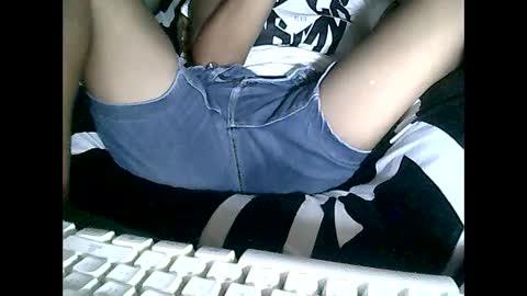 Snapshot of sweetbella24 chatting on March 7, 2:12 pm im anne online show from March 7, 2:12 pm