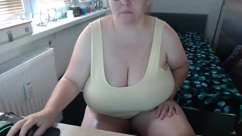 Sweetboobs85h online show from September 20, 9:01 am