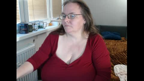 Sweetboobs85h online show from April 29, 5:40 pm