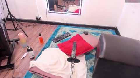    online show from February 27, 9:07 pm