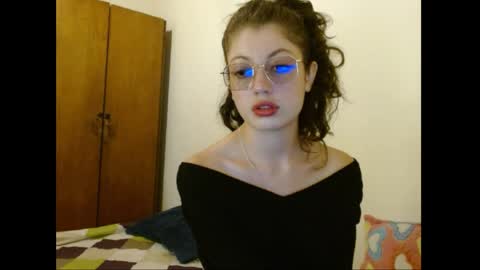 sweetcalm_ online show from April 19, 5:08 am