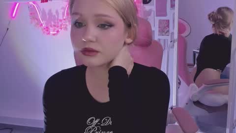 Snapshot of sweetcutie19 chatting on October 22, 7:59 pm Lane online show from October 22, 7:59 pm