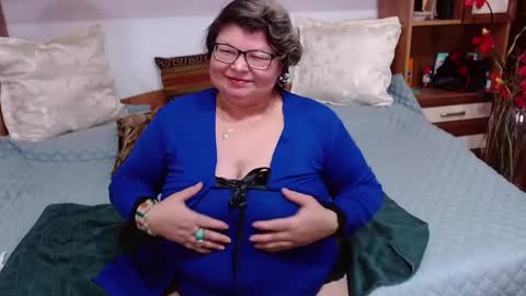Snapshot of sweetestmilf4you chatting on December 19, 11:18 am sweetestmilf4you online show from December 19, 11:18 am